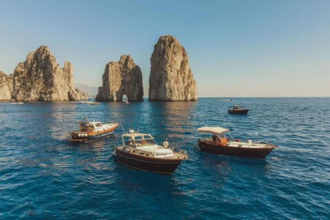 Da Sorrento o Positano: tour privato in barca VIP dell'isola di Capri