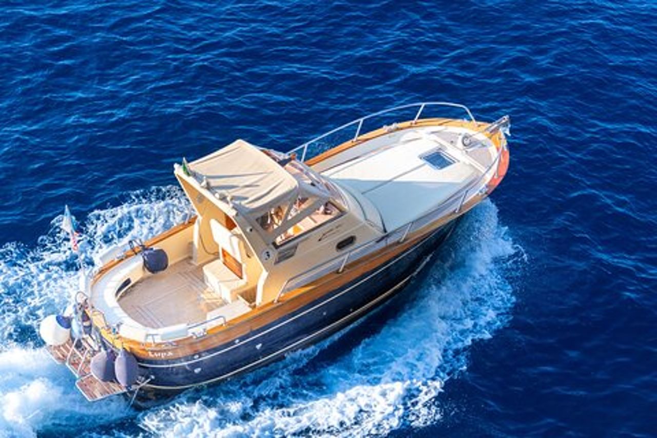 Crociera privata di un giorno intero in Costiera Amalfitana da Positano o Praiano