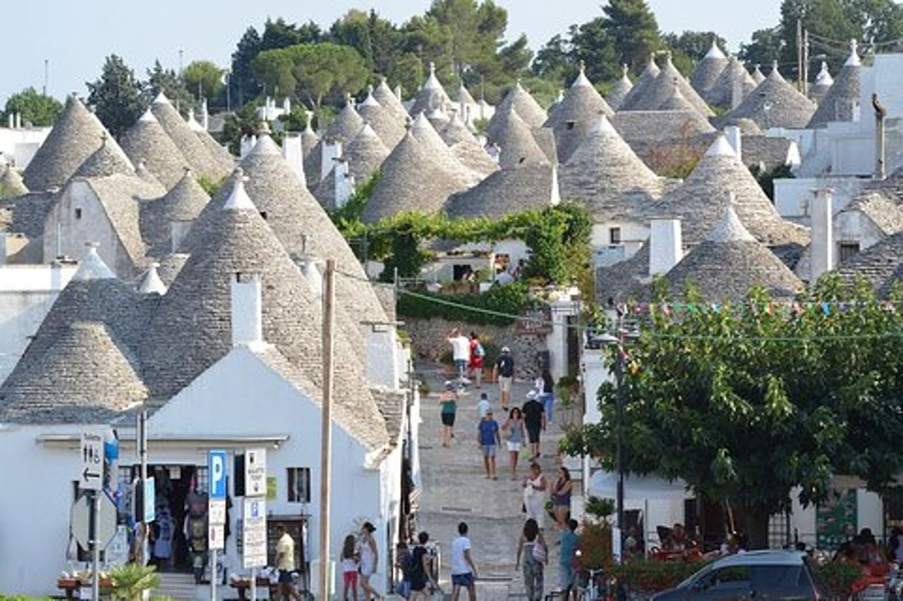 Da Bari: Visita Polignano a Mare e Alberobello