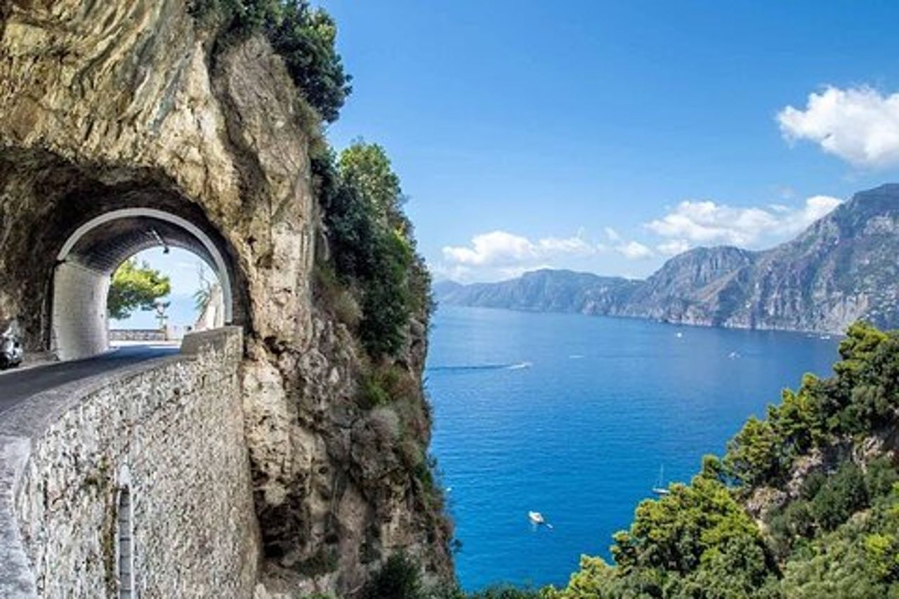 Trasferimenti da Napoli a Sorrento Positano Amalfi Ravello Maiori