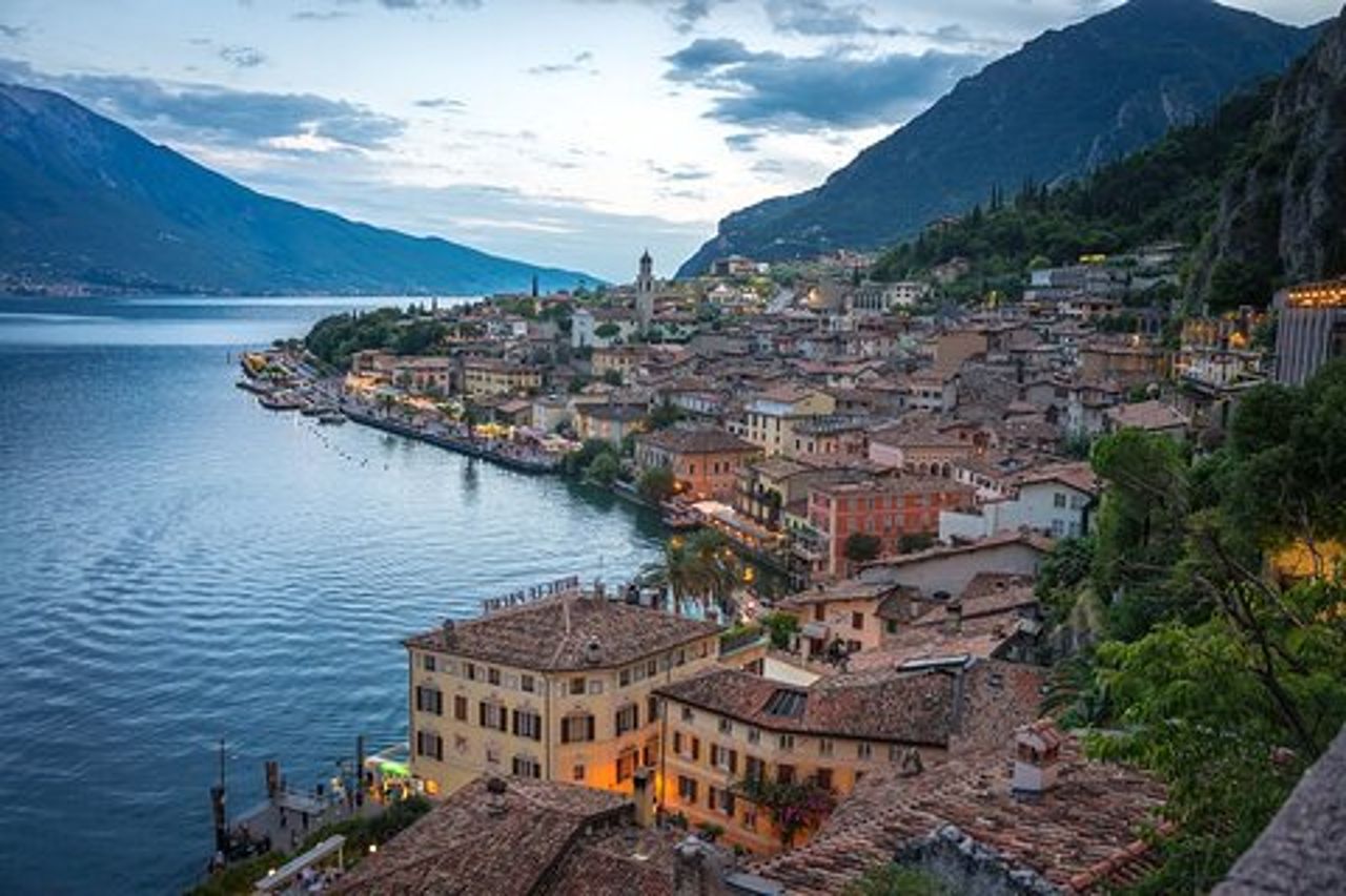 L'incantevole Lago di Garda: Malcesine, Riva e Limone Odyssey