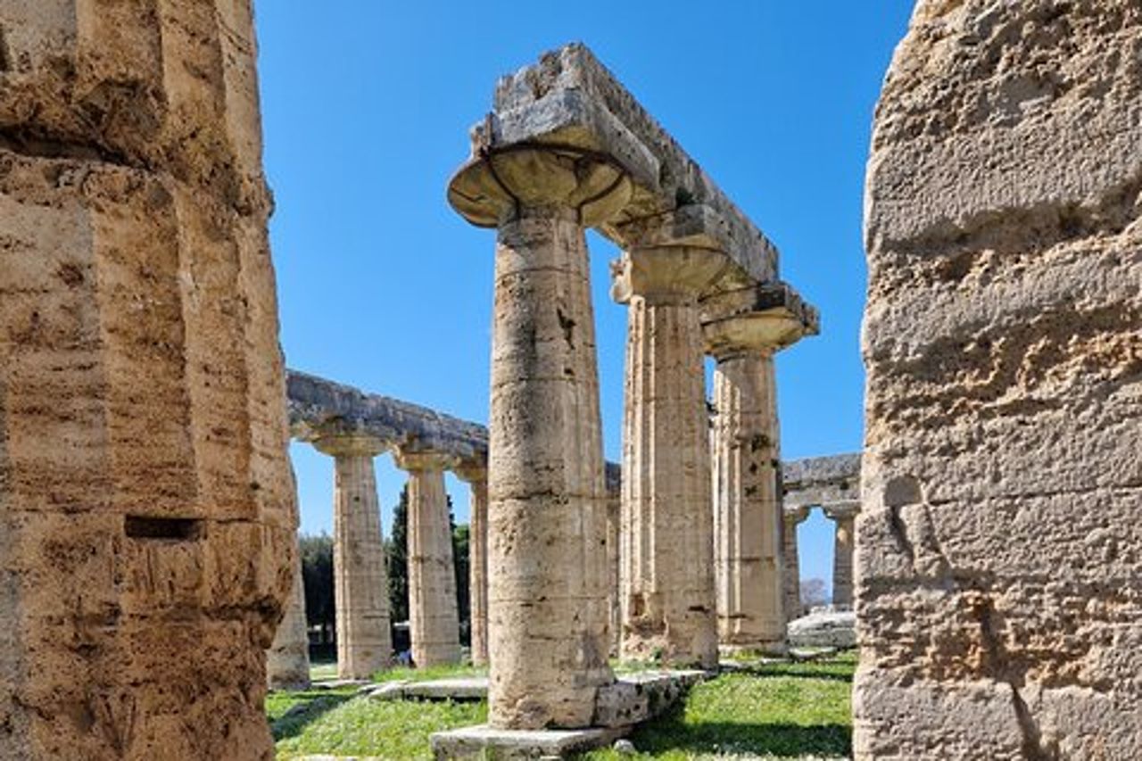 Trasferimenti privati da e per Napoli da Paestum e Caserta