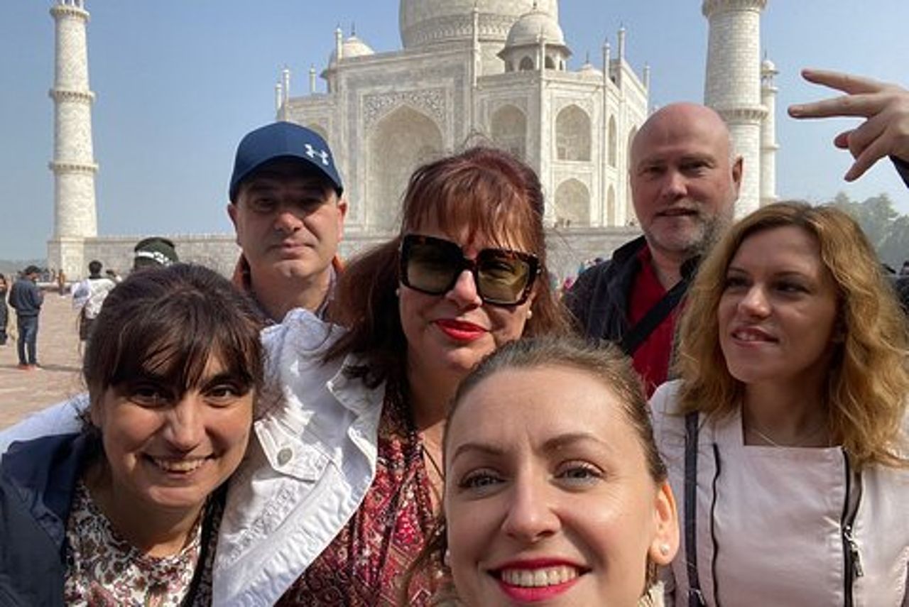 Salta la coda Taj Mahal Agra Fort Auto e Guida turistica da Agra