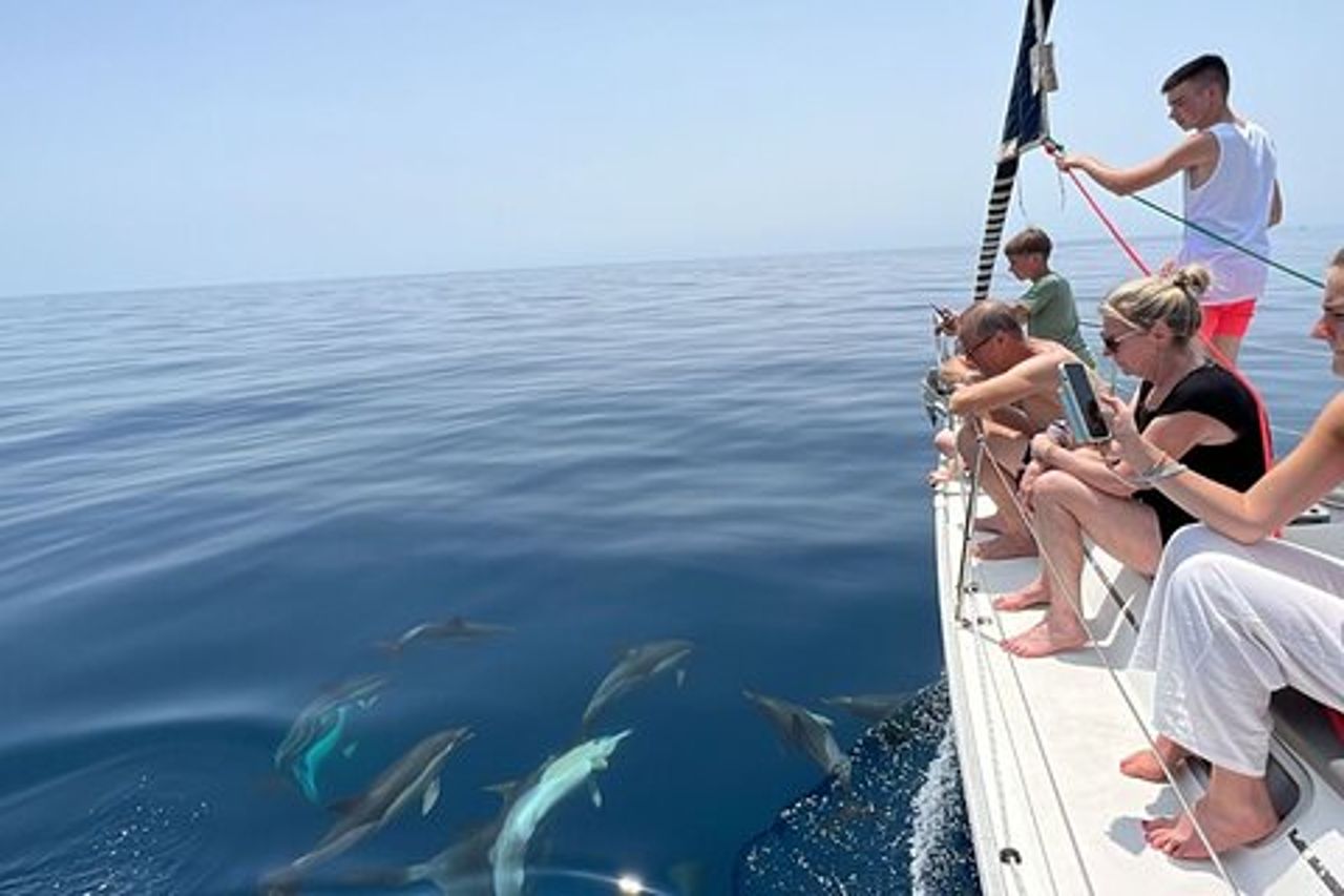 Noleggio barche a vela a Marbella, delfini, bevande e snack -