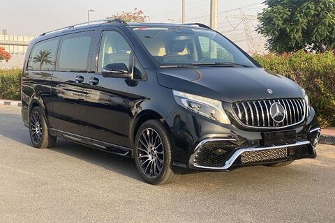 Partenza privata Budapest per l'aeroporto di Budapest BUD in auto o van