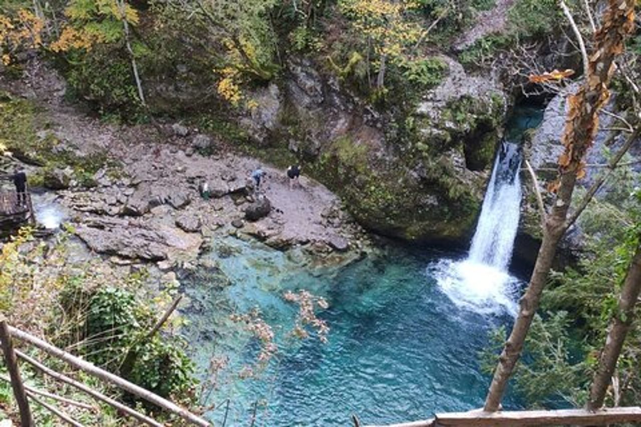 Tour di un giorno delle Alpi albanesi e del villaggio di Theth da Tirana