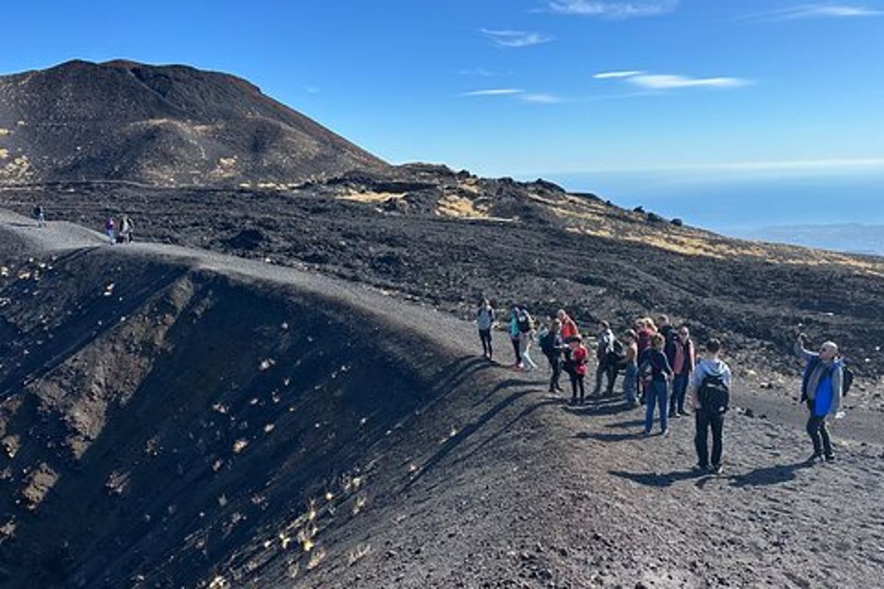 Tour dell'Etna - Mezza Giornata Piccolo Gruppo & Guida Turistica autorizzata