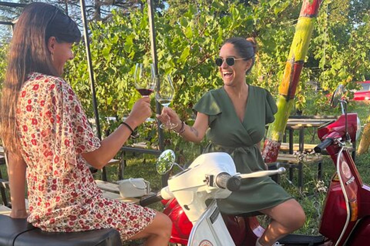 Noleggia Vespa d'Epoca per un'intera Giornata ad Alba