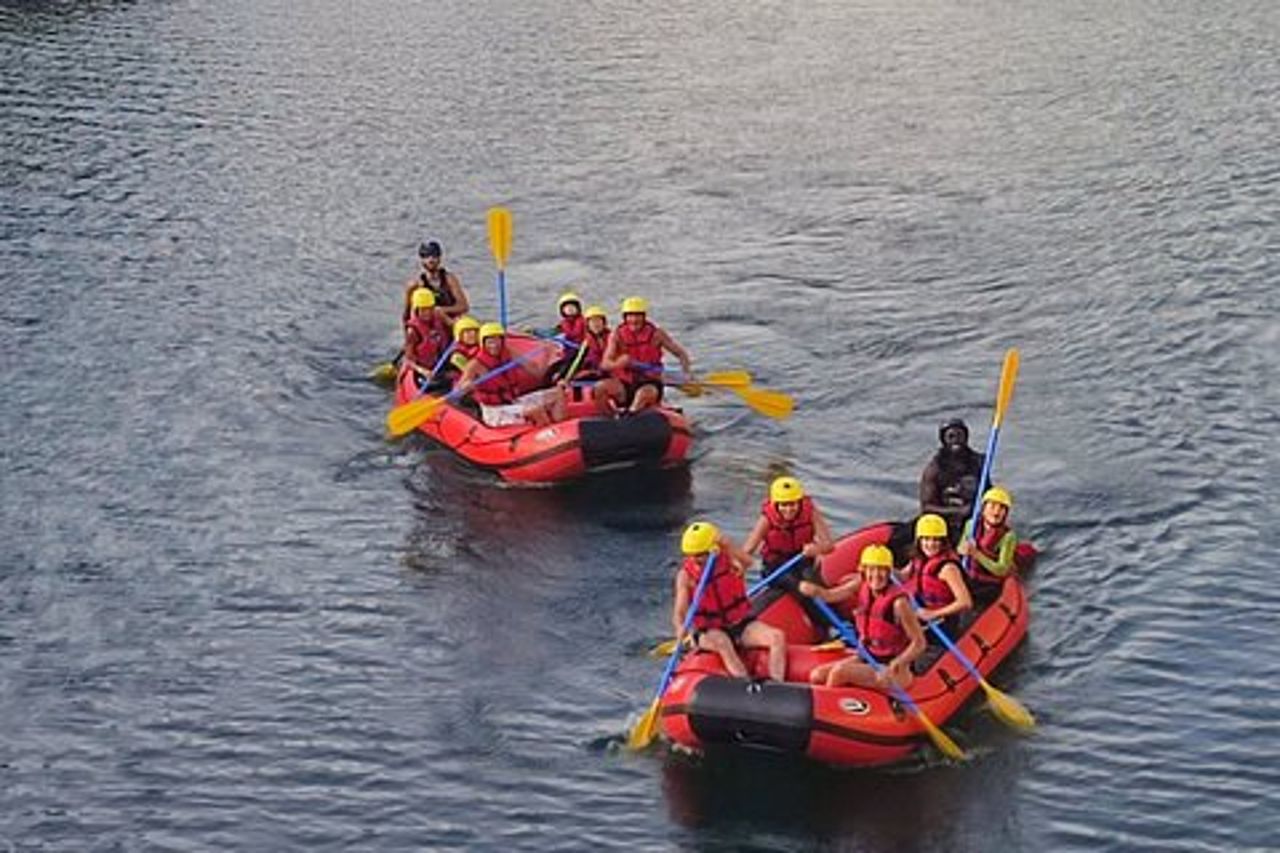 Attività di Rafting con la famiglia a Lucca