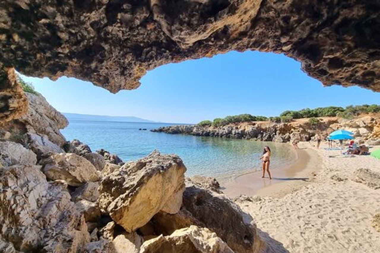 Spiagge segrete e tour costiero via terra