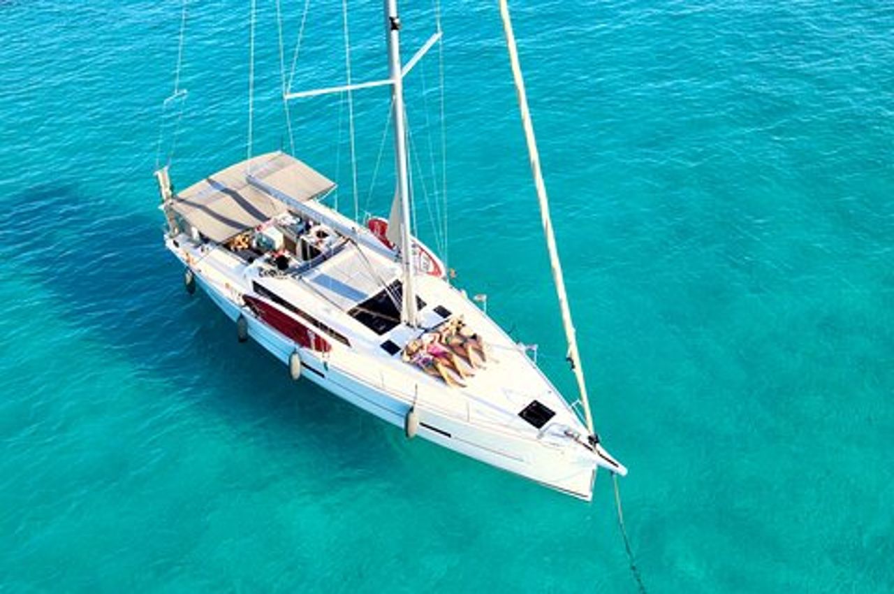 Tropea, Tour Esclusivo in Barca Vela di 15mt. 4 ore con Aperitivo