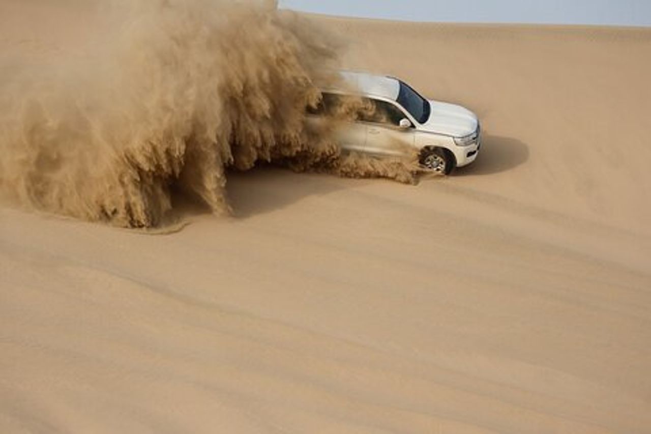 Tour privato di mezza giornata nel deserto con giro in cammello