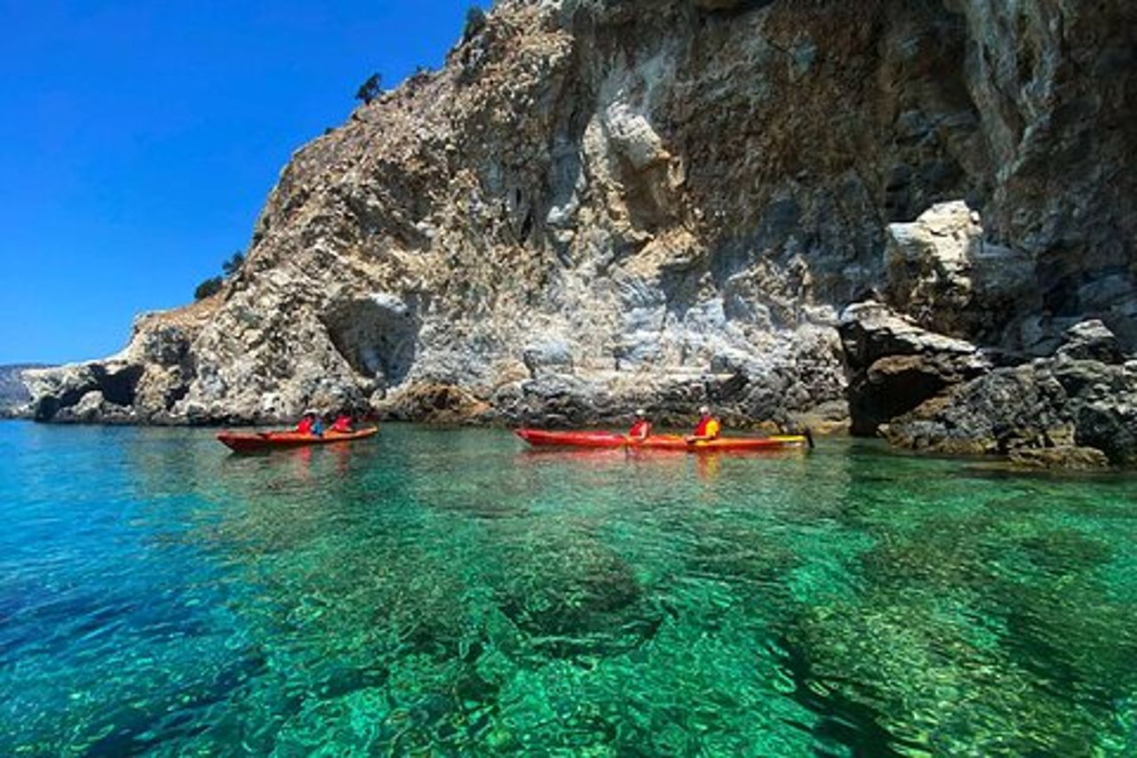 Naxos: tour in kayak sul mare della grotta del Rhina