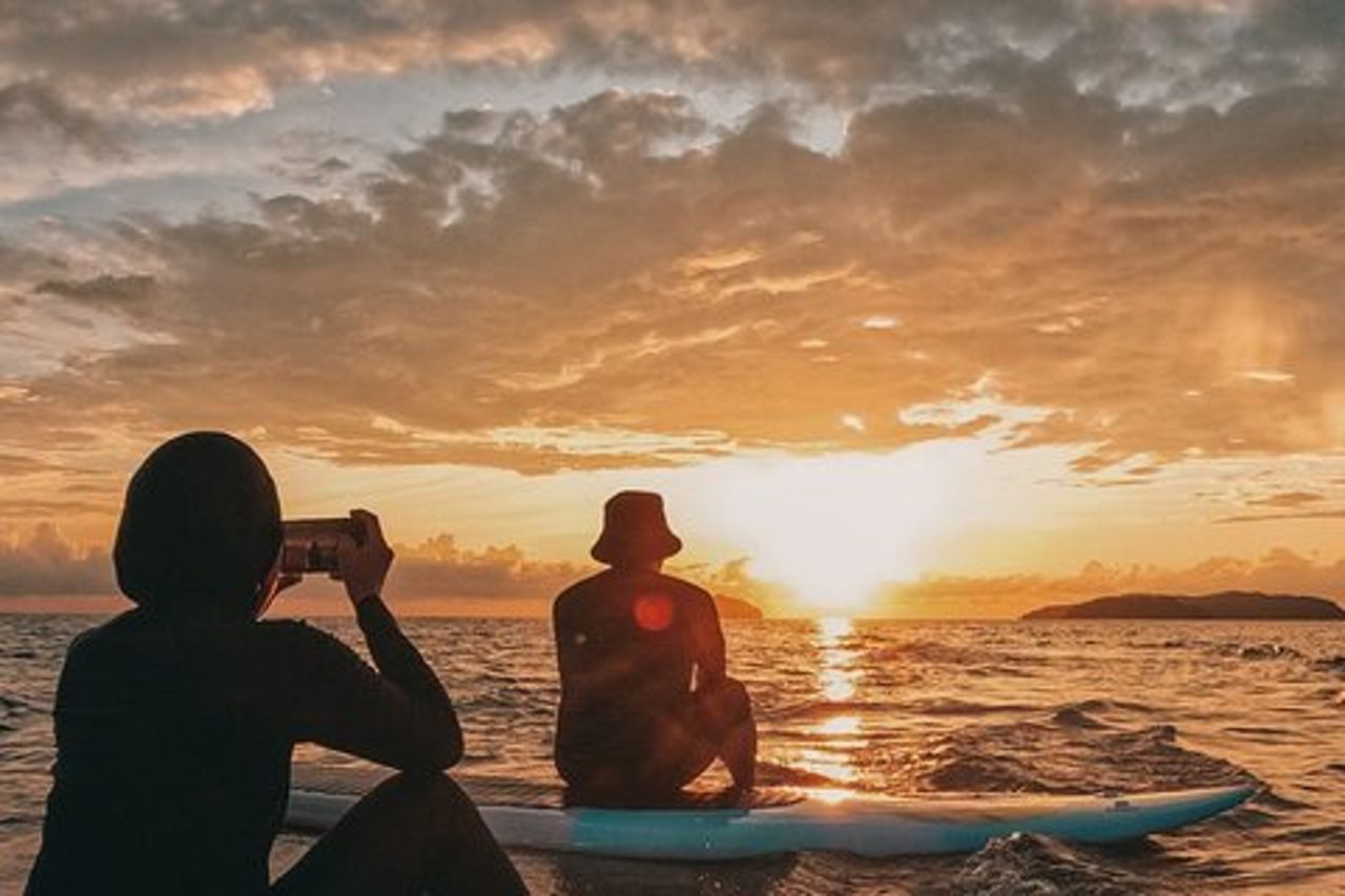 Stand Up Paddle Boarding con tour all'alba/tramonto a Kota Kinabalu con trasferimento
