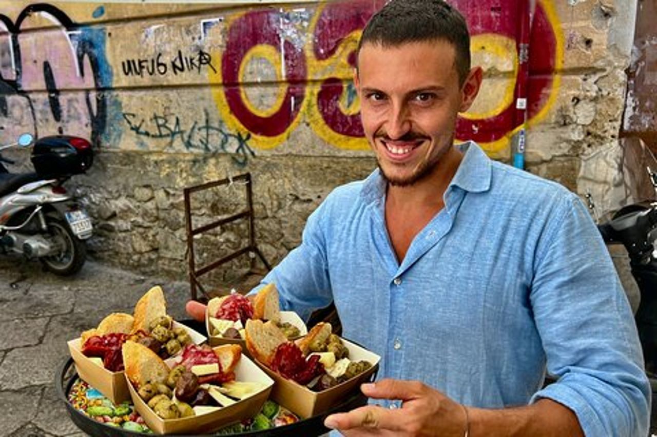 Palermo Food Tour : 10 + Degustazioni di Arancini, Cannoli, Wine & More
