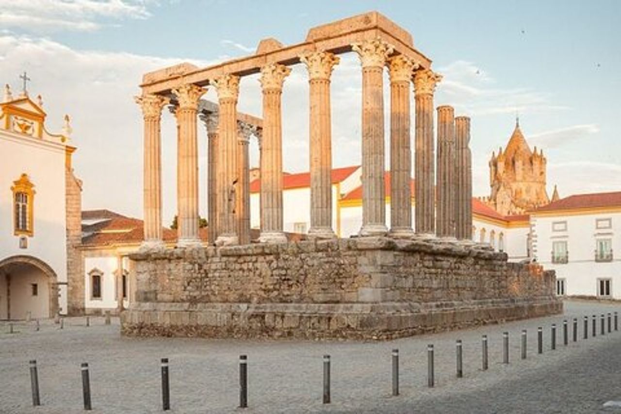 Tour privato di Évora con esperienza enologica e degustazione di vini