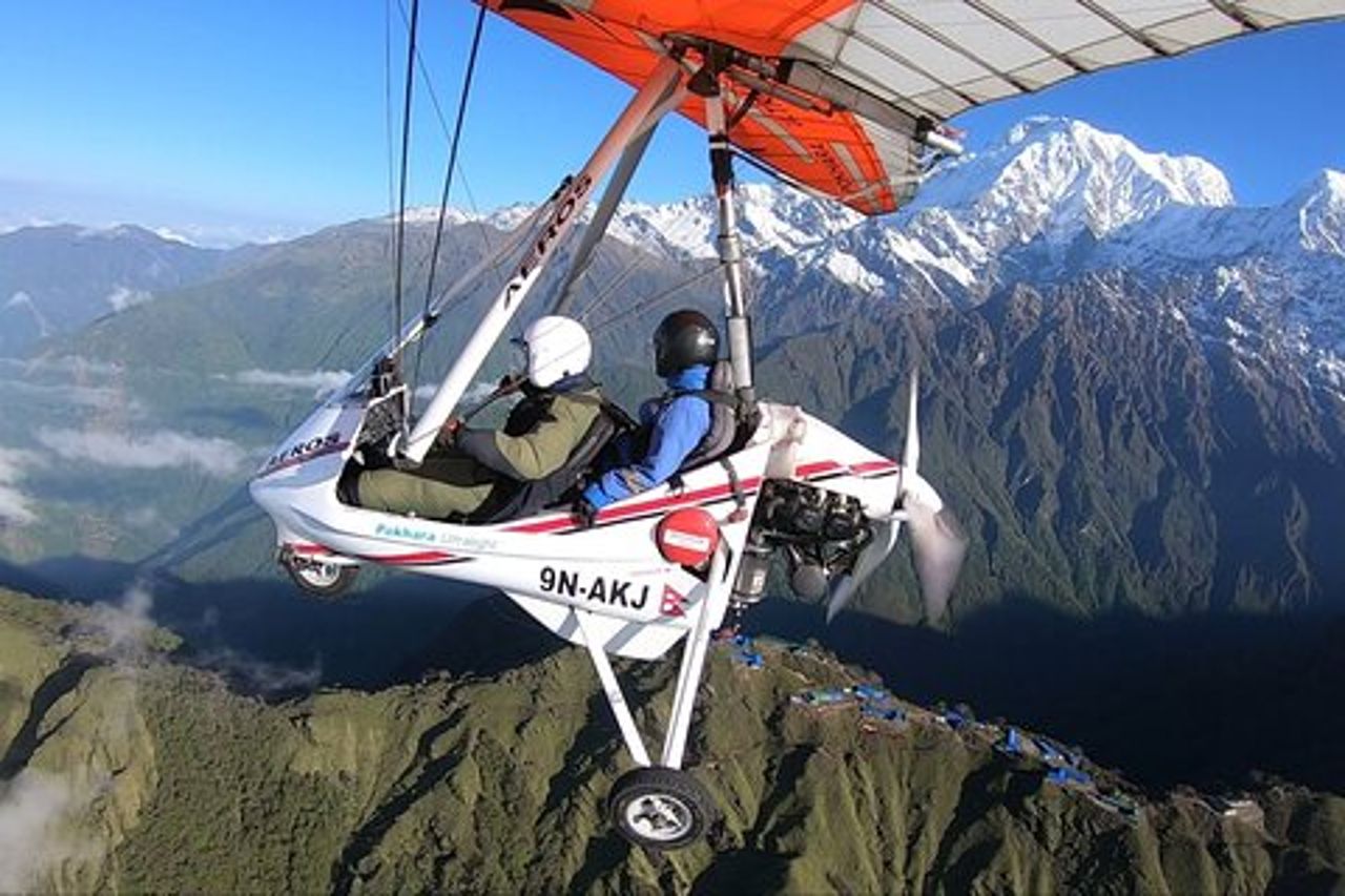 Volo dell'aereo ultraleggero dell'Himalaya