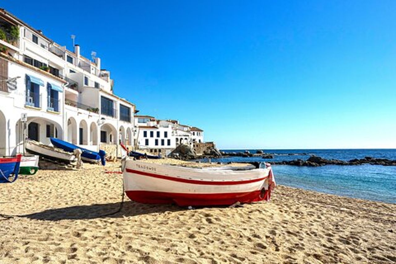La spiaggia più bella della Girona medievale e della Costa Brava