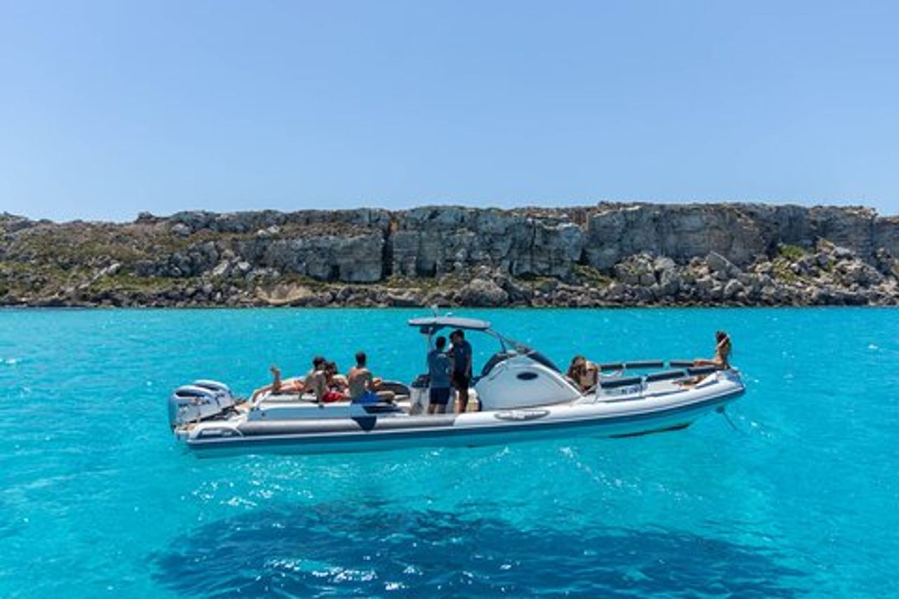 Gita Privata in barca Favignana e Levanzo partendo da Favignana
