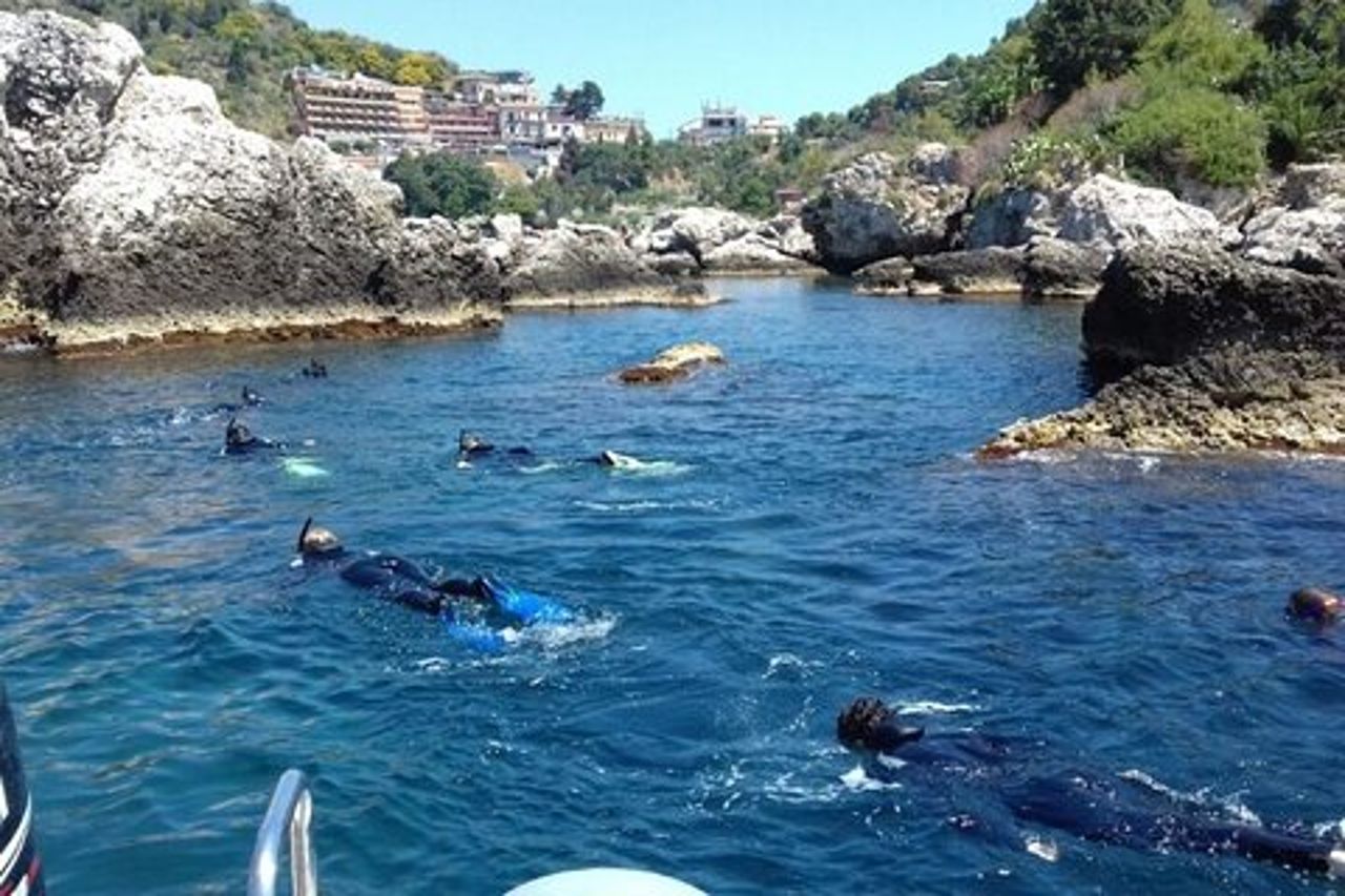 Snorkeling al Parco Marino dell'Isola Bella di Taormina