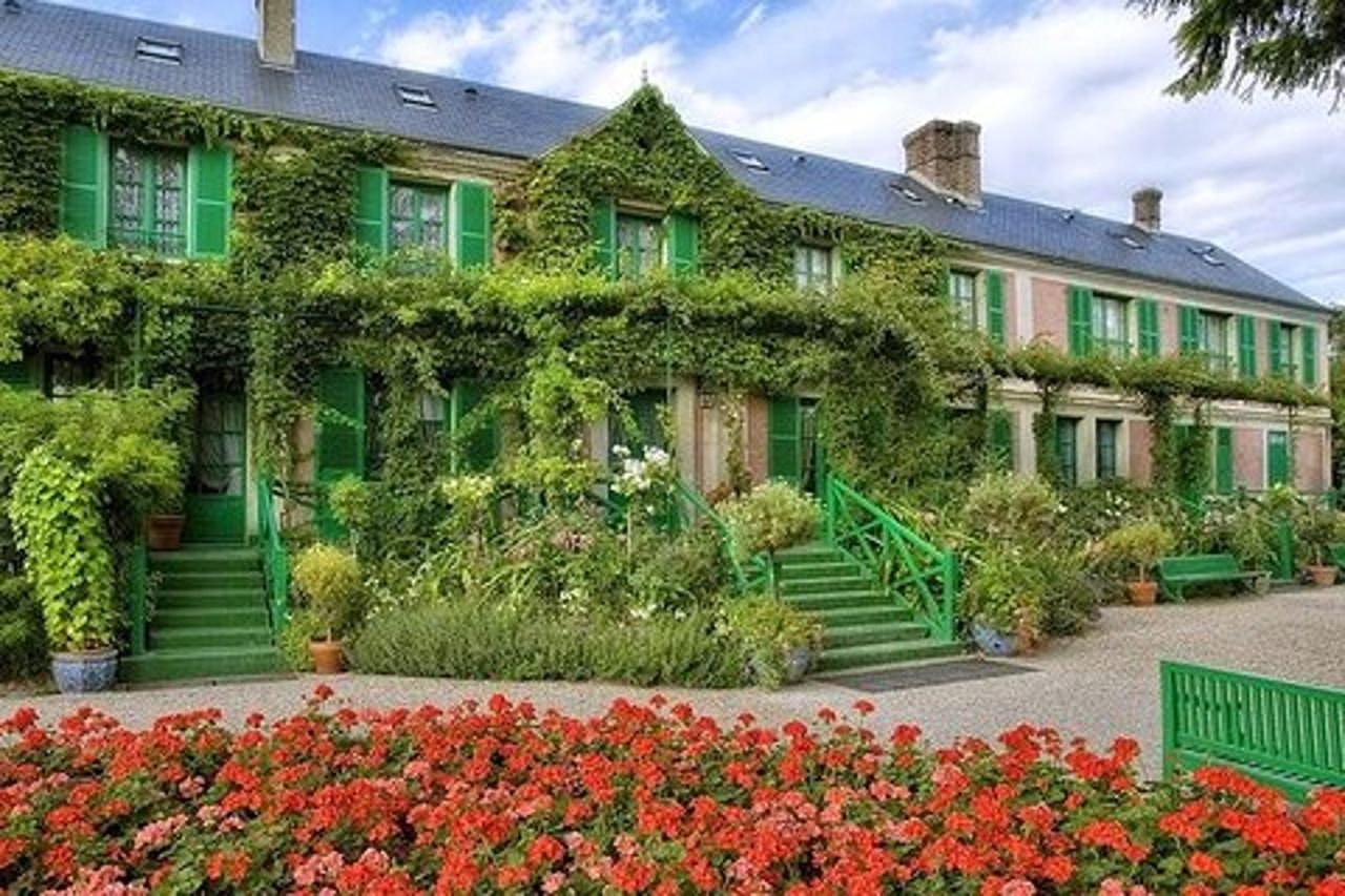 Gita di un giorno a Giverny e Versailles da Parigi con guida professionale
