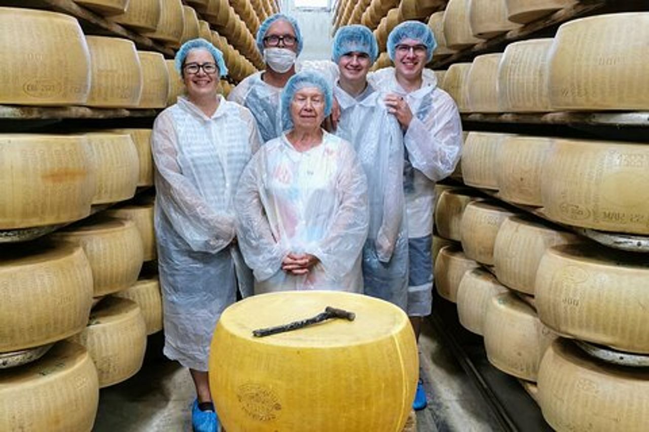 Tour del Parmigiano, del Prosciutto e del Balsamico Tradizionale da Bologna