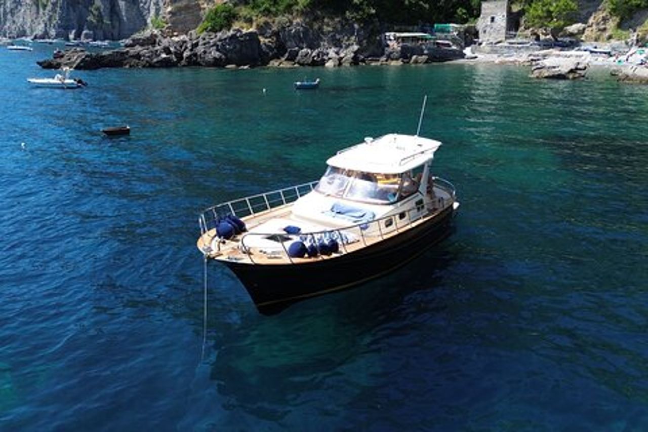 Sunset Tour Privato in Barca lungo la Costiera Amalfitana