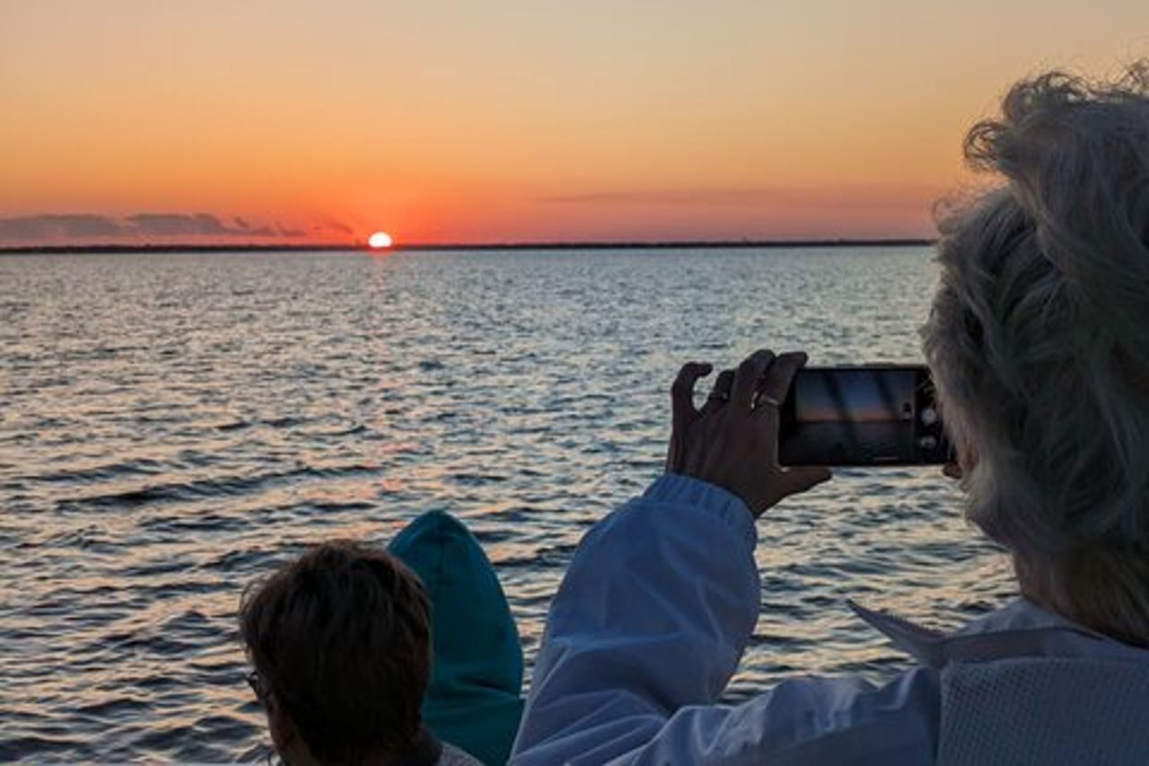Destinazione Sunset Harbor Bay & Dolphin Cruise