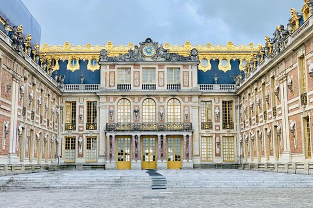 Tour privato della Reggia di Versailles e dei Giardini con trasferimento incluso