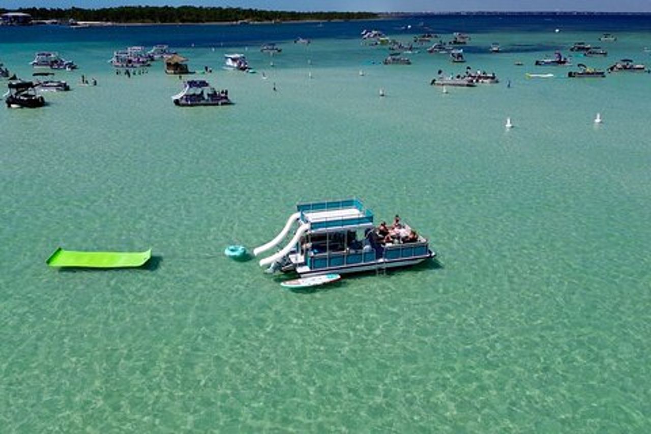 Noleggio privato di pontoni a doppia slitta Crab Island