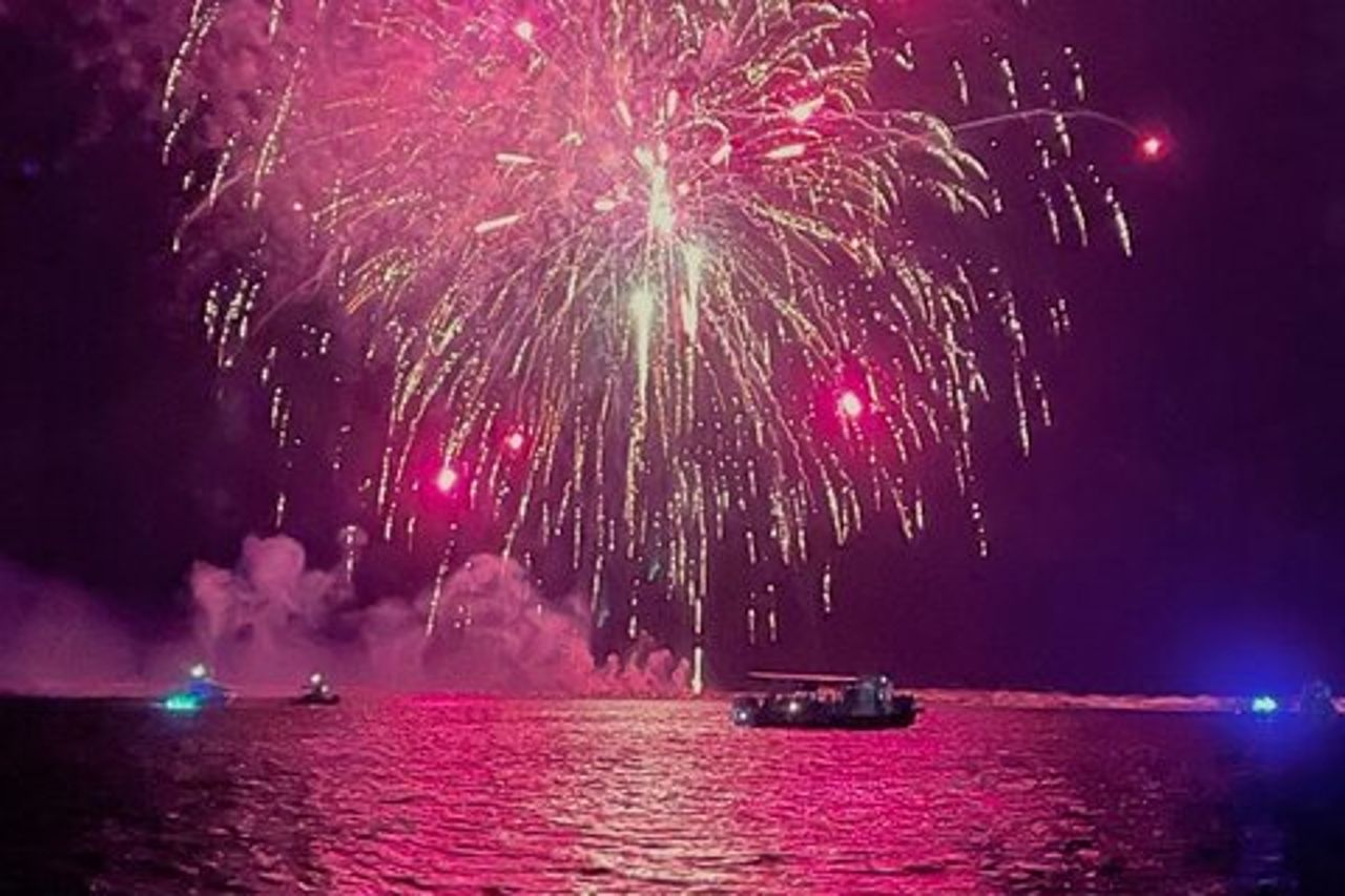 Crociera con fuochi d'artificio a Destin