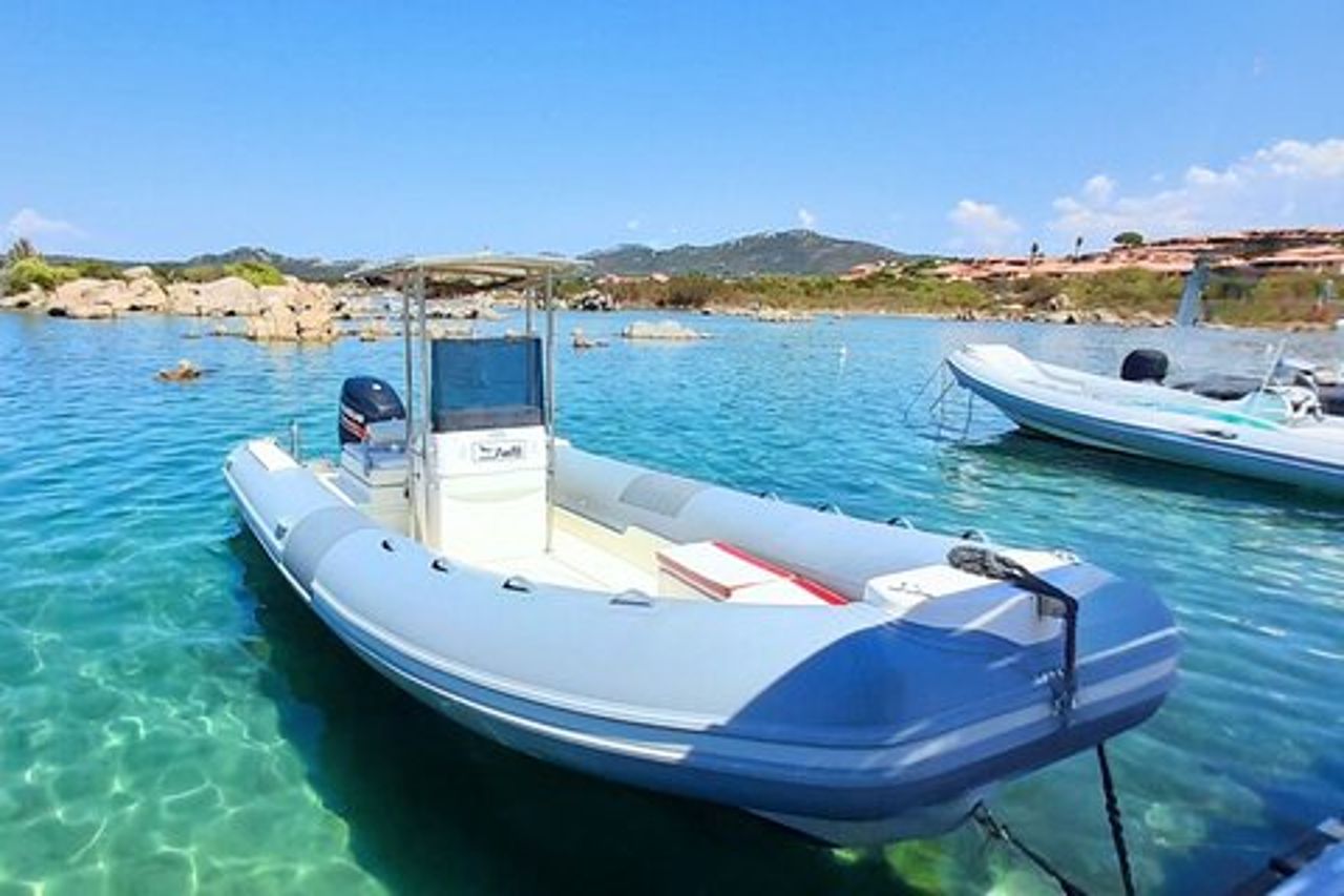 Da Porto Rotondo: tour in gommone delle spiagge di Porto Cervo