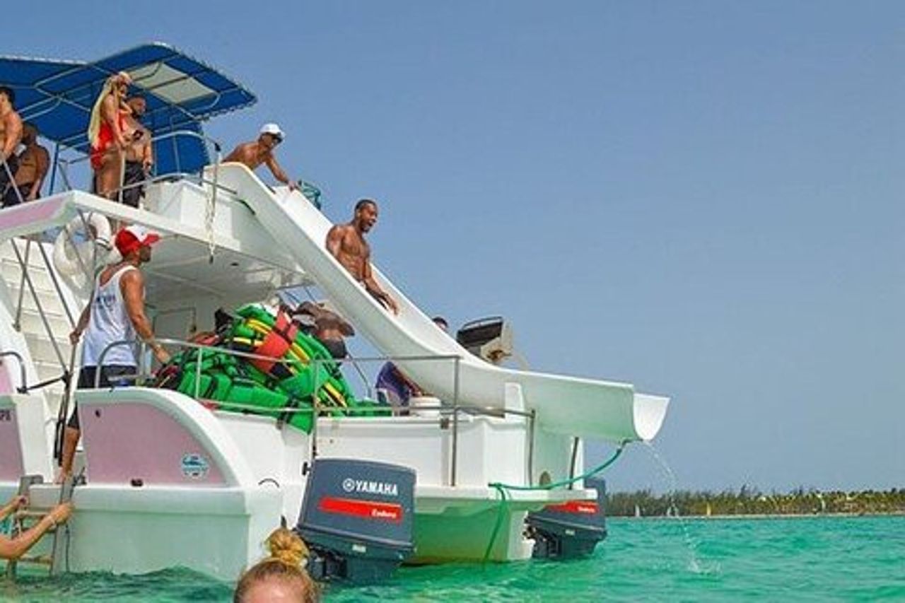 Festa in catamarano a Punta Cana con bevande illimitate