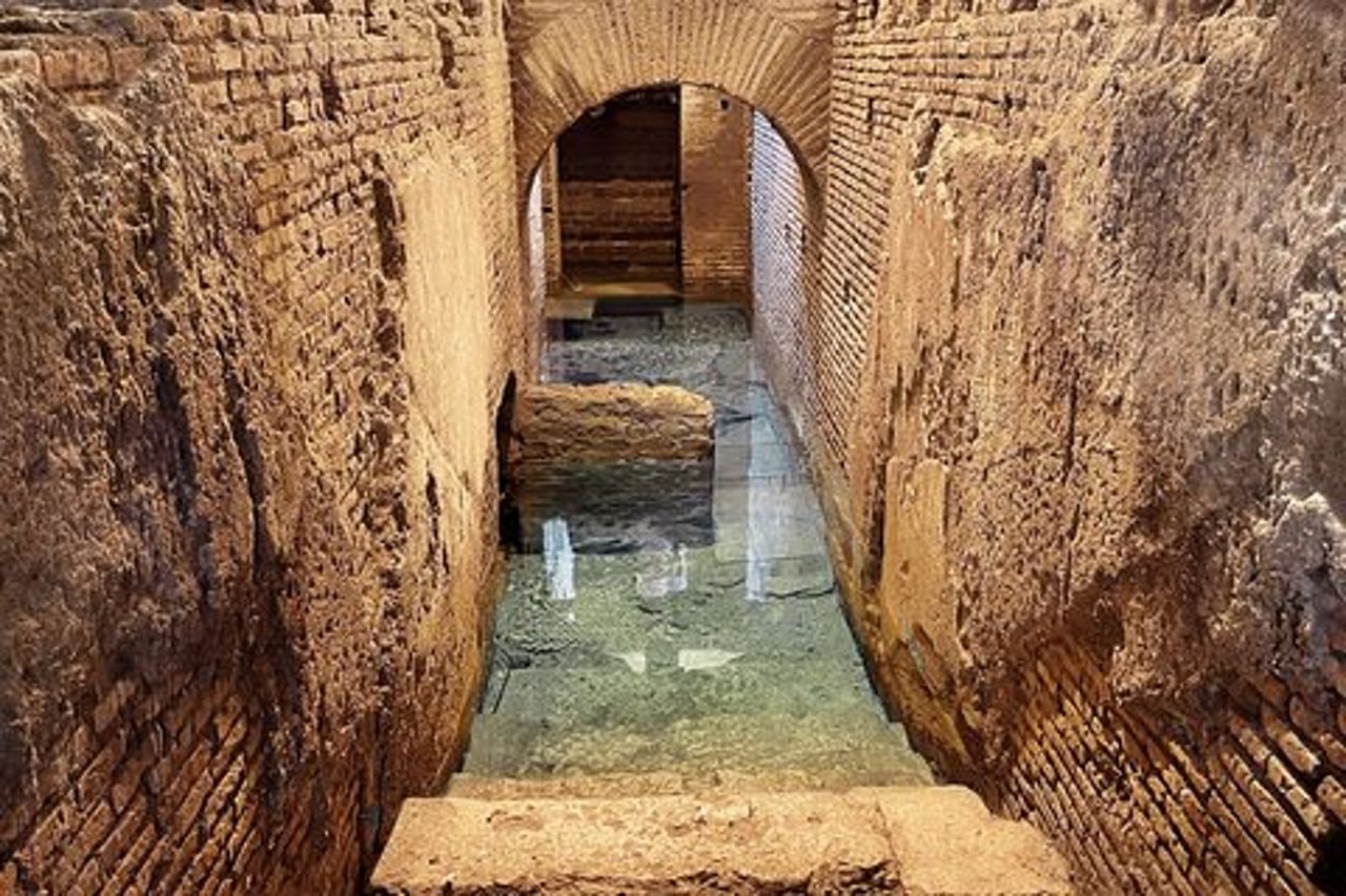 Visita guidata sotterranea di Fontana di Trevi Piccolo gruppo