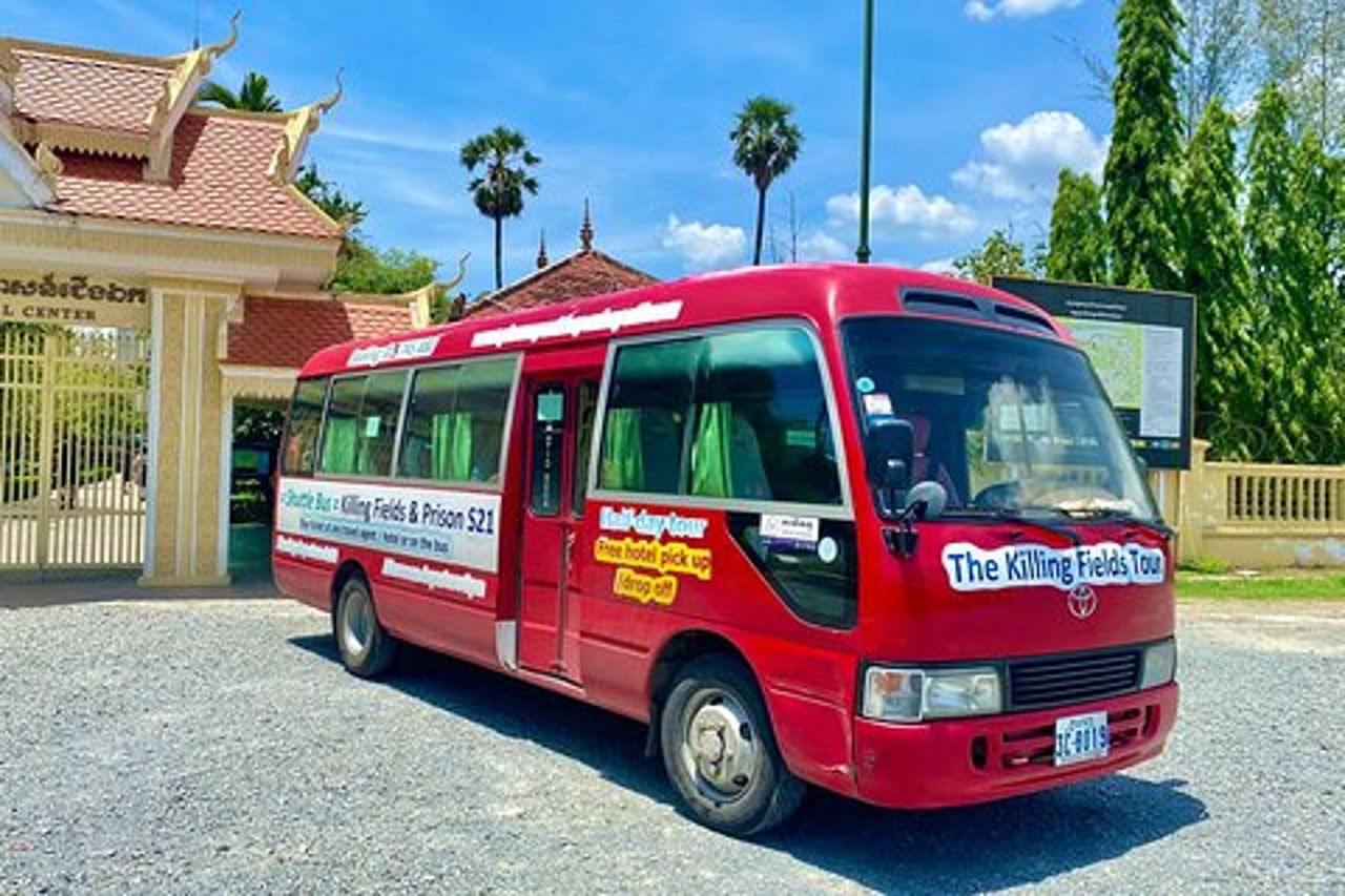 Tour in autobus dei campi di sterminio e della prigione S21