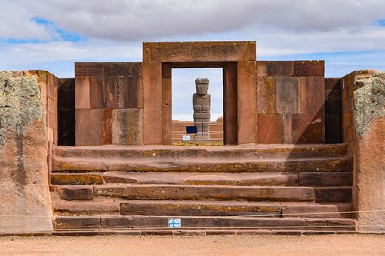 Intera giornata a Tiwanaku, l'enigmatico impero PRIVATO