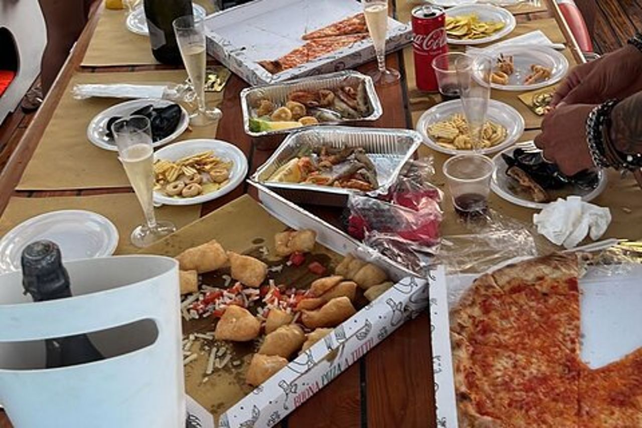 Aperitivo al tramonto in barca a Scilla