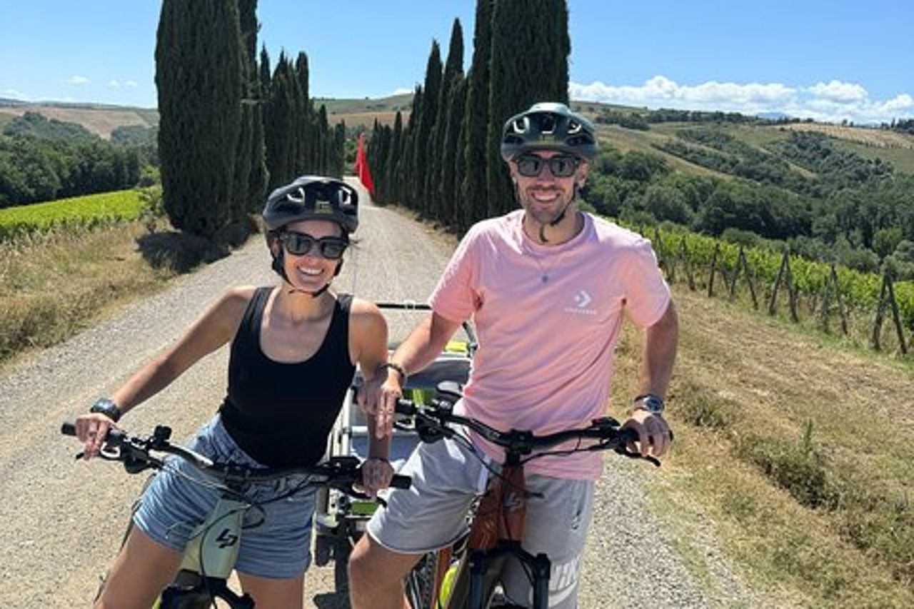MONTALCINO Private E-Bike & Brunello Winery Experience