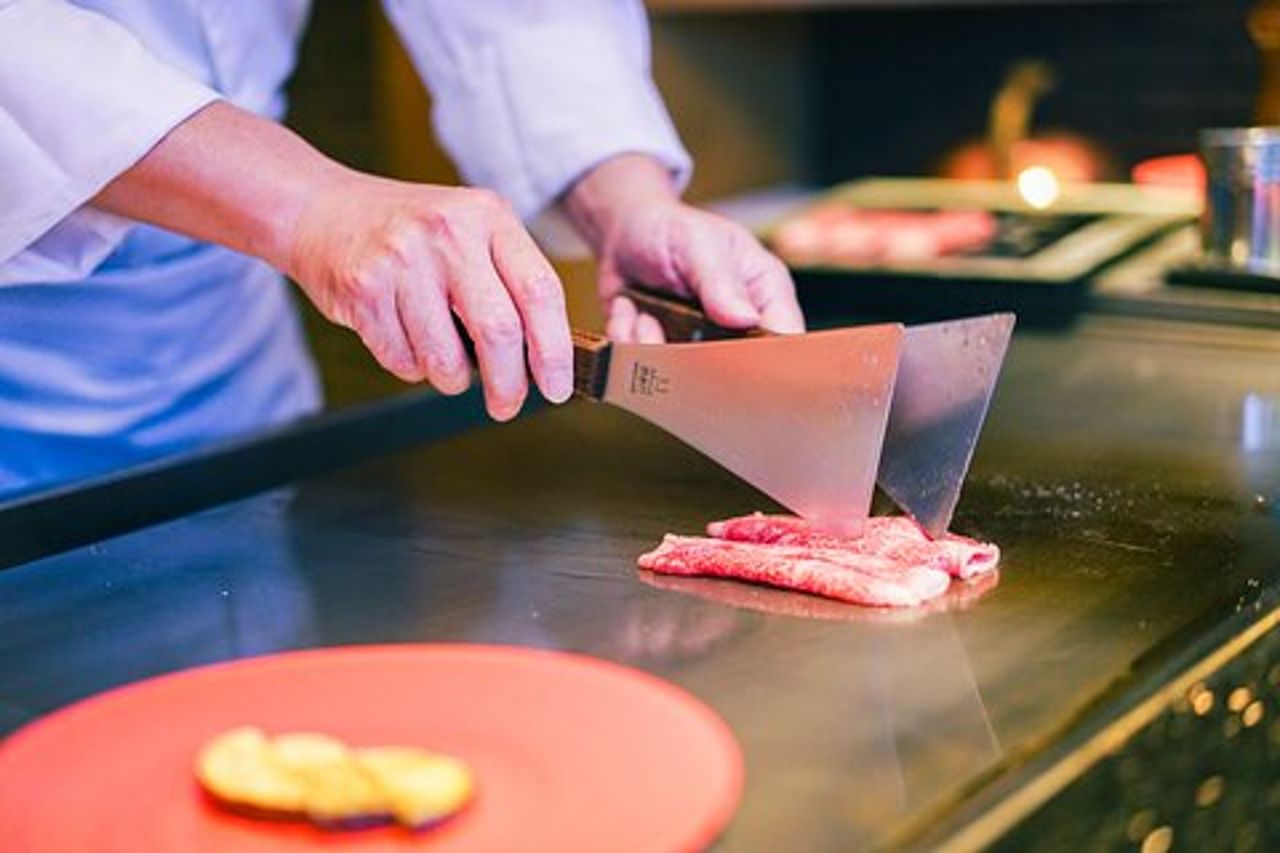Tour gastronomico di manzo e sakè di Wagyu a Tokyo