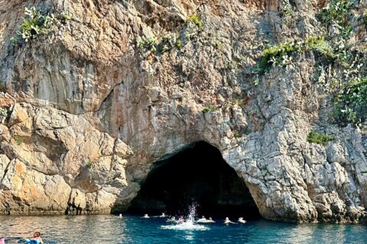 Tour in barca guidato da Nizza a Monaco con snorkeling