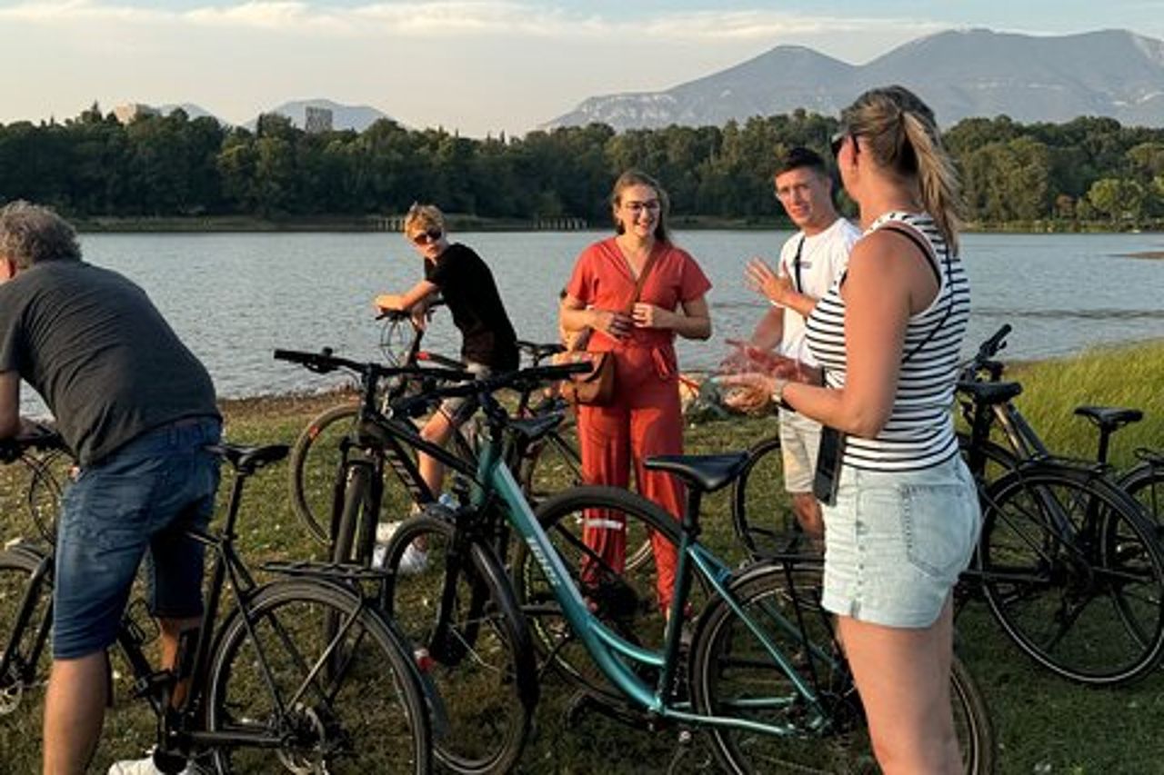 Tour in bicicletta o e-bike Tirana : Highlights & Grand Park Ciclo Guidato