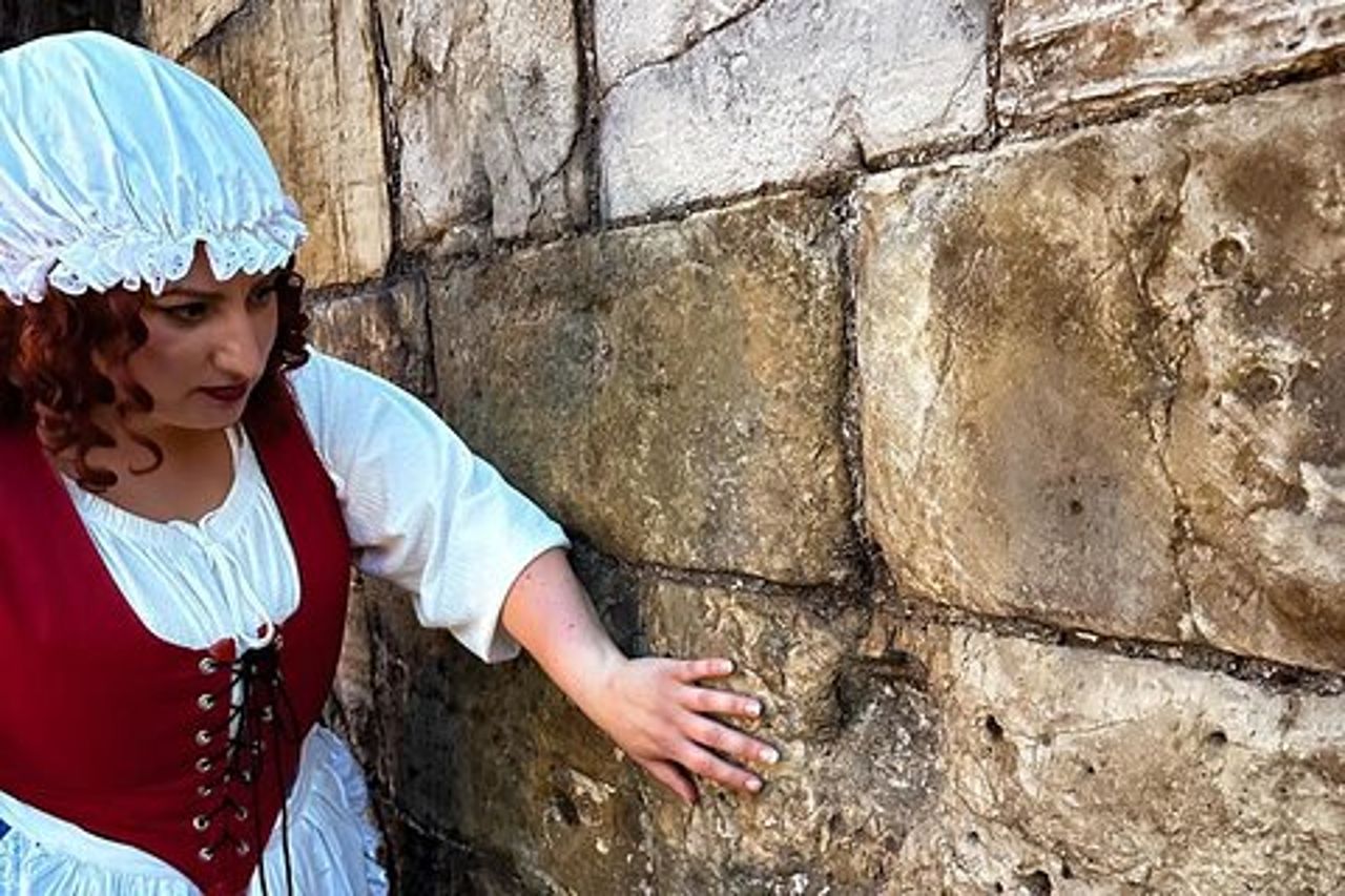 Il sanguinoso giro delle mura di York con Mad Alice