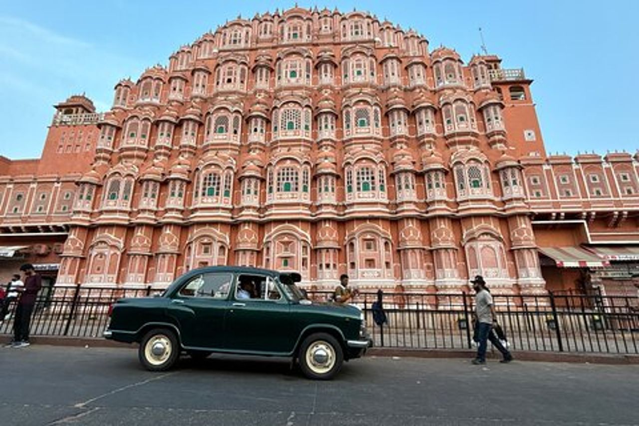 Tour privato di un giorno intero a Jaipur in auto con guida