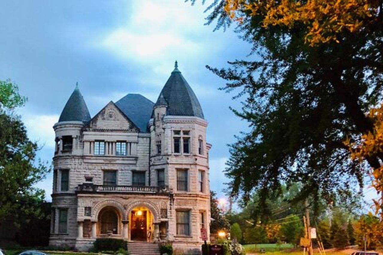 2 - hr Giorno o Notte PRIVATO Haunted Old Louisville Walk (1 - 15 pp)