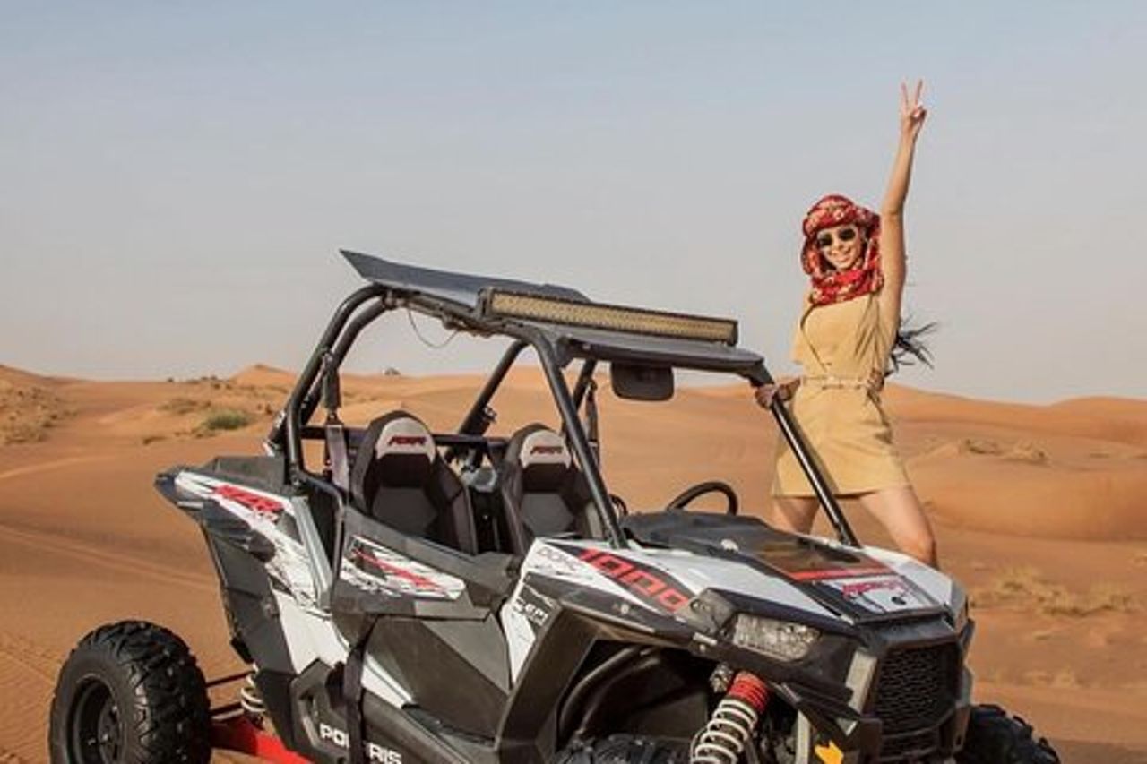 Safari premium nel deserto con giro in cammello sulle dune buggy, cena barbecue