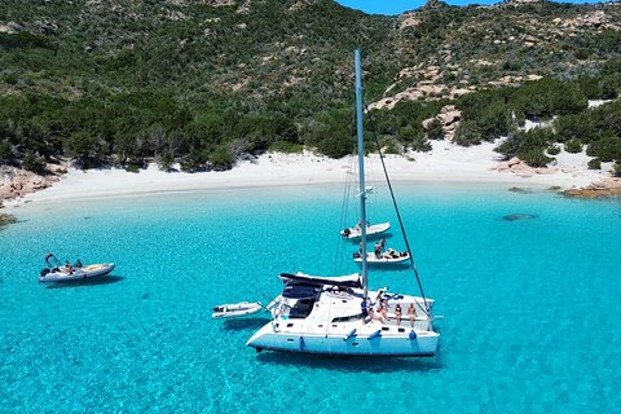 Tour Arcipelago Maddalena da Cannigione - Catamarano Comfort 2