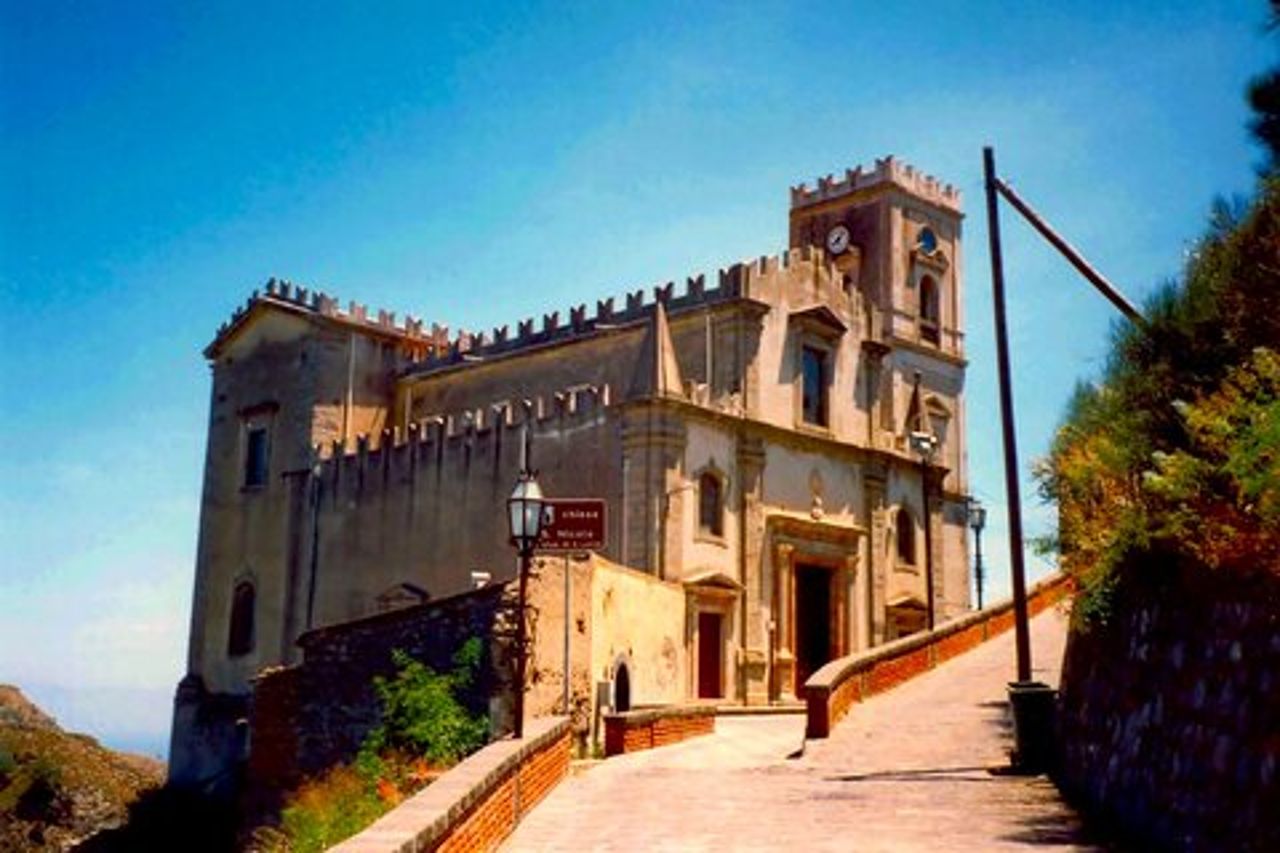 Il Padrino e Messina Tour privato di un'intera giornata dal porto di Messina