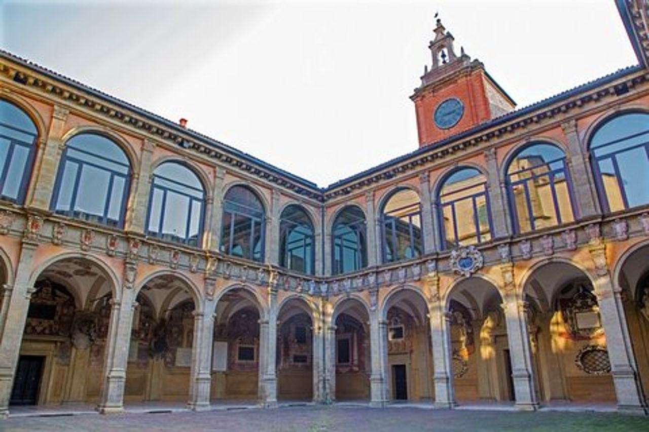 Tour Guidato dell'Archiginnasio in Piccolo Gruppo a Bologna