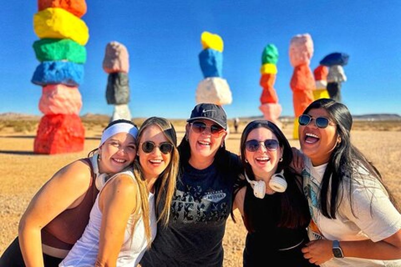 Tour a piedi della diga di Hoover con Seven Magic Mountains e cartello di Las Vegas