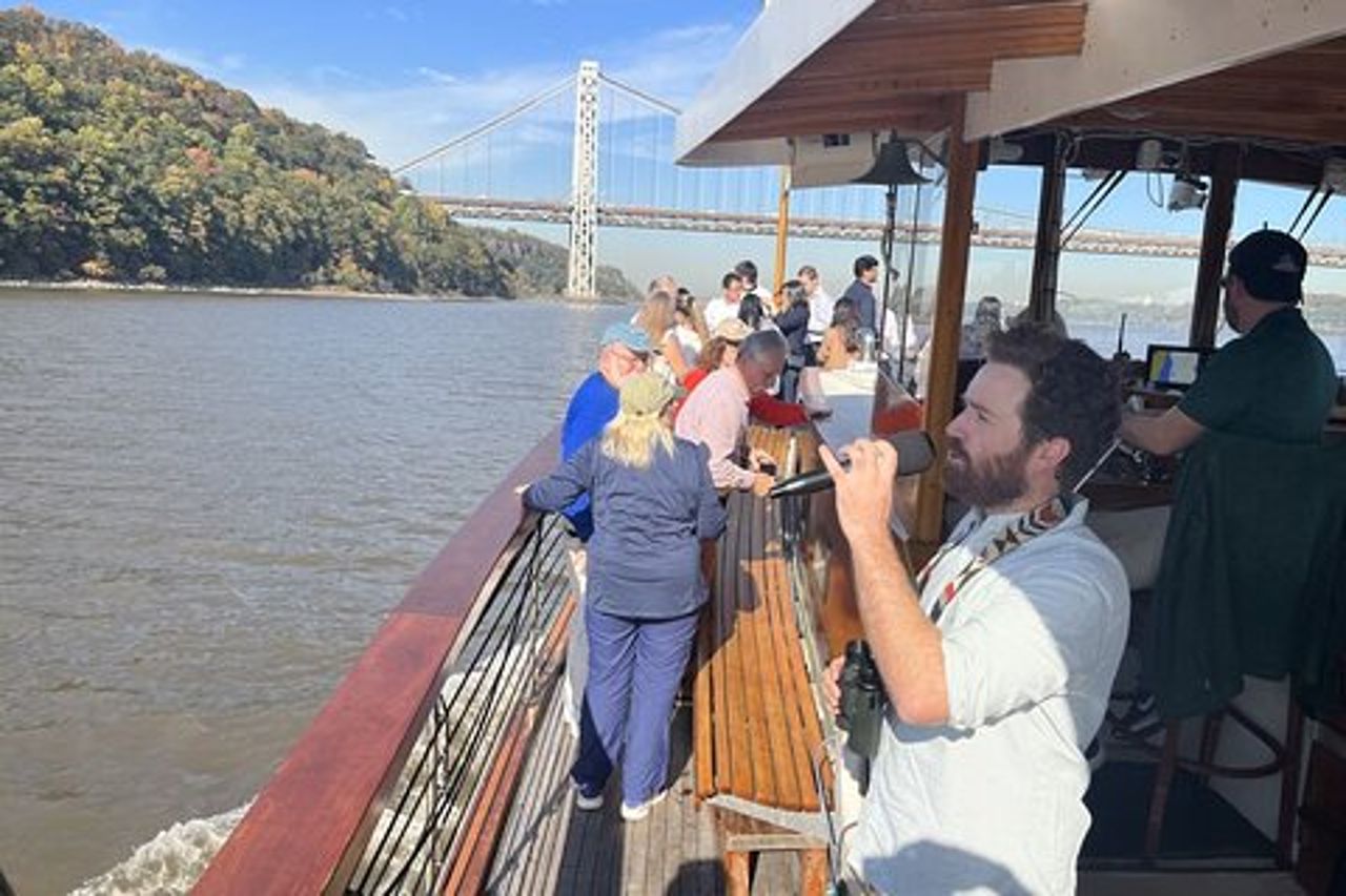 Grand Palisades Fall Foliage Cruise a New York